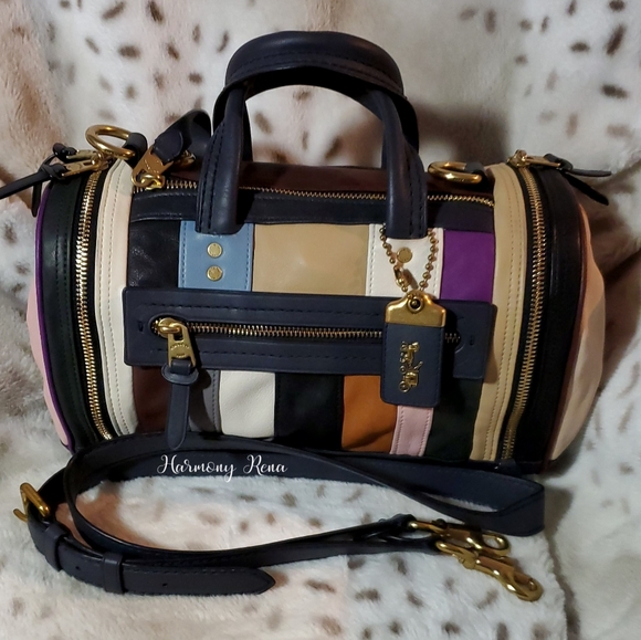 ISO Coach 2019 Runway 1941 Shuffle - Picture 3 of 5